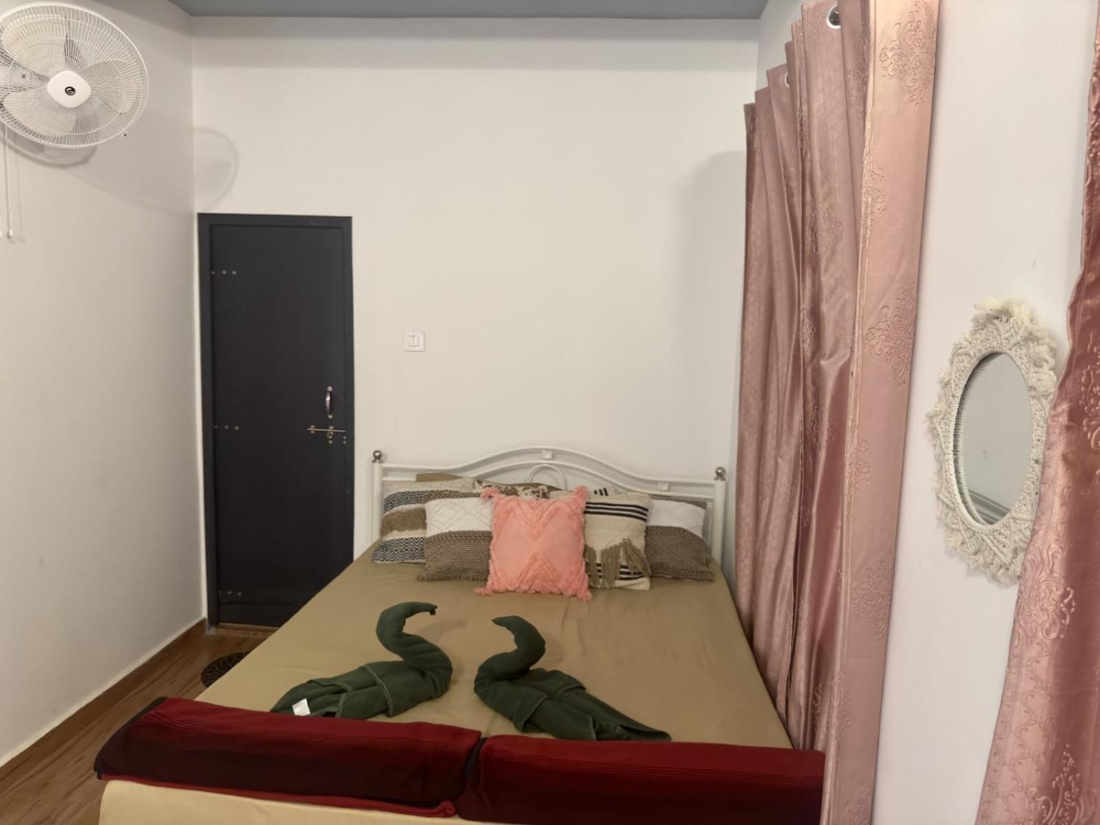 Borrbo Beach Hostel Gokarna Esterno foto